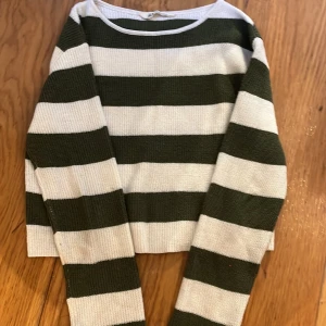 Tröja  - Säljer den här tröjan för 50kr🔥