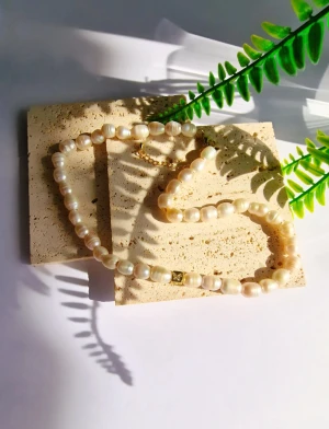 Real water pearl Halsband  - Eal pearl Halsband. Oanvänt och kommer i original förpackningen. Perfekt för street wear. Tar emot swish eller betalning i appen. 