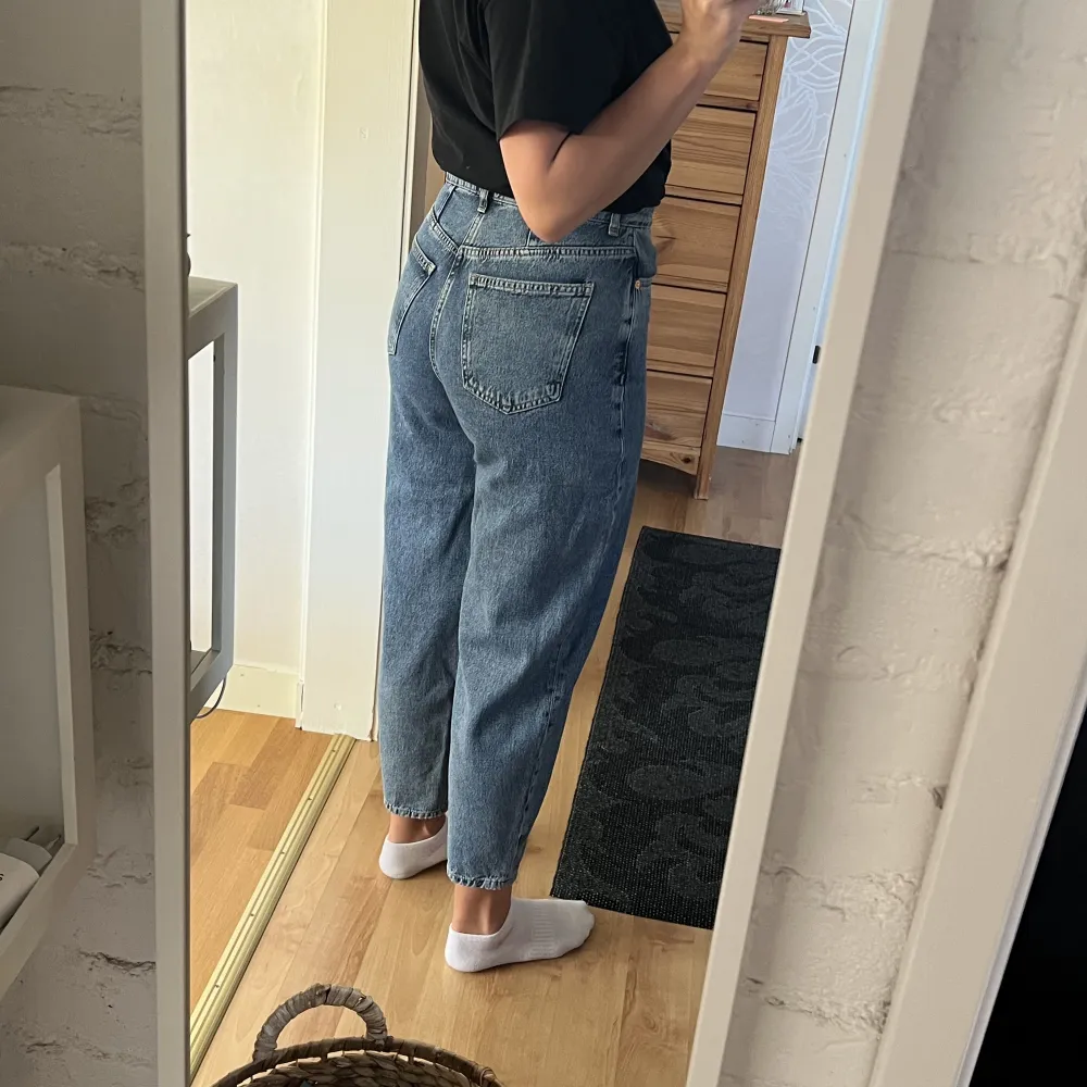 Blåa ”ballon jeans” från Gina. Knappt använda så i fint skick! ☺️. Jeans & Byxor.