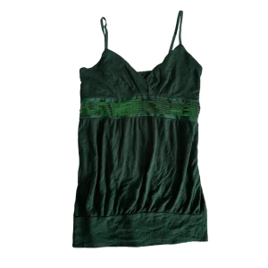 Paljett linne  - Nopprig. Har justerbara band. Står ingen storlek sitter som en S. Kontakta vid intresse <3