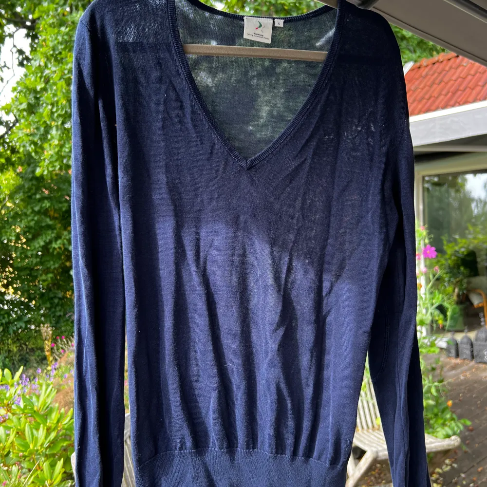 En tunn blå tröja från boomerang, knappt använd, i storlek S. Tröjor & Koftor.