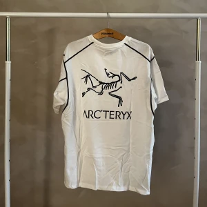 Arc’teryx tröja - En arc’teryx tröja i storlek large.