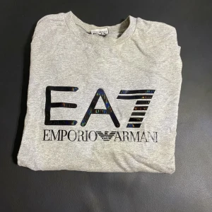 Armani tröja  - Passar både stork S/M