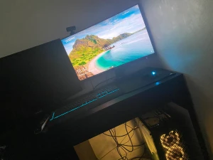 PC med en hel setap  - i7-9700,￼   16gb ram,  GeForce RTX 2060 super,   Skärmen 165 kvalitet hr,   Windows 10 Homme 64-bit, Ingår 2 kärmar,  mus ,  keyboard,  kamra 165p, Hörlurar korcel,