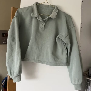 Secondhand croppad tröja! - Secondhand croppad långärmad tröja! Ekologiskt bomull 