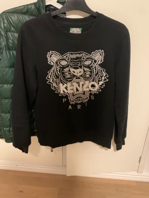 Kenzo tröja - Kenzo tröja i bra skick. Stl s 