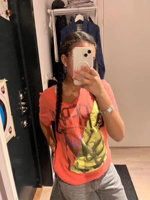 Tröja med tryck  - En skit snygg tröja från Blend med sjukt coolt tryck och lite oversized!❤️