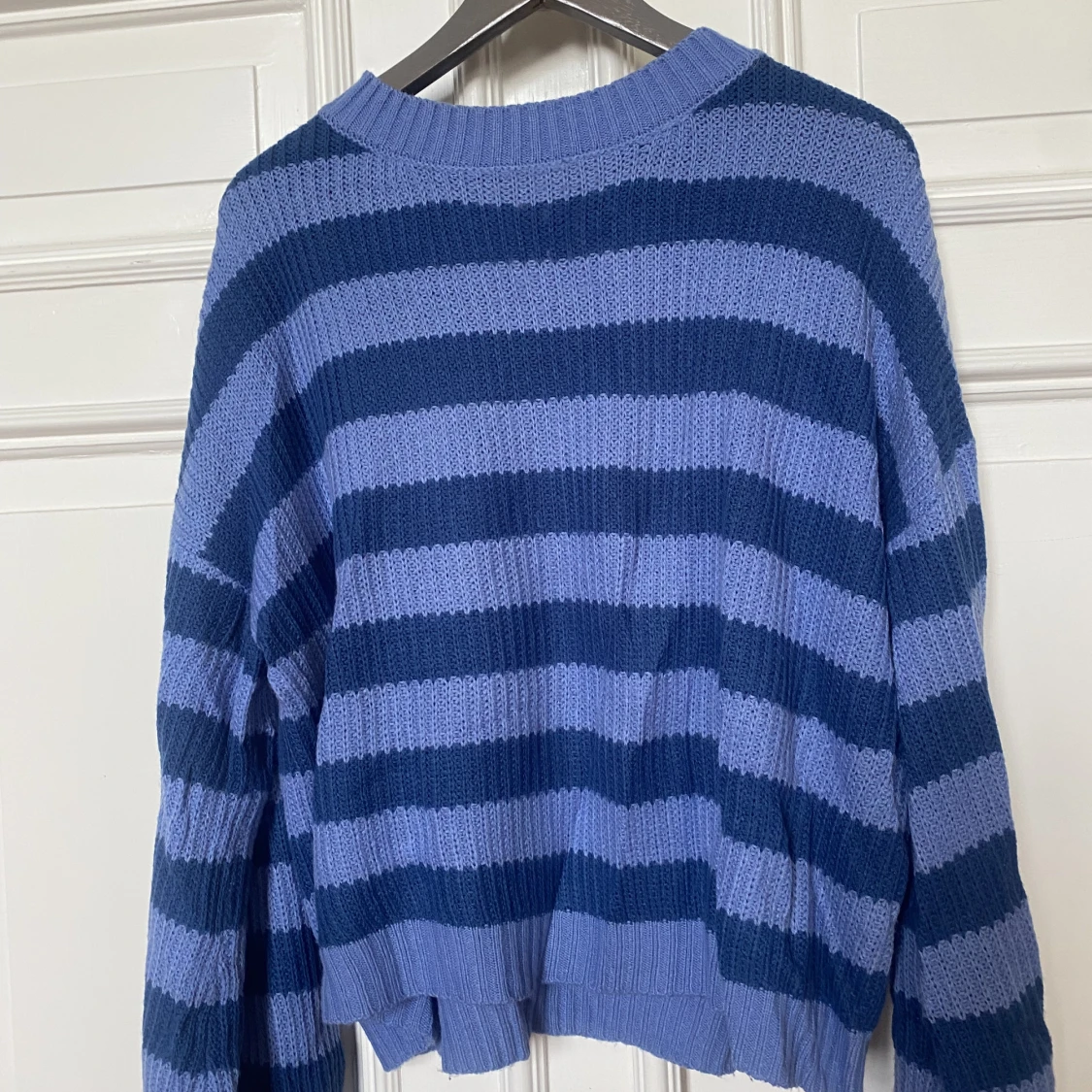 Blå stickad tröja 