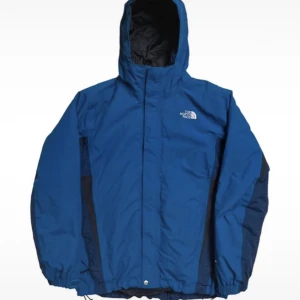 The North Face jacka blå - En snygg blå jacka fran The North Face. Varmare an en vanlig windbreaker. Storlek M. Inga defekter, använts en säsong. Dm för intresse och frågor. Läs min bio