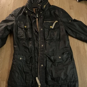 Jacka  - Jacka från Esprit storlek 40. Nästan oanvänd 