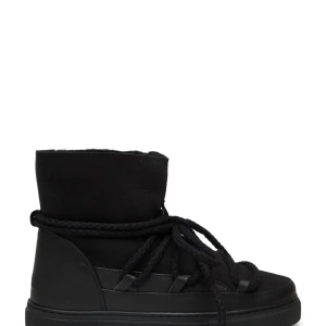 Säljer eller byter -  Säljer eller byta dessa jättefina vinterskor❤️❤️storlek 40 men skulle nog passa 39!!❤️❤️sulan är i modellen som är lite högre! Annars är det bara att lägga i en ny sula!!!❤️❤️ nypris runt 3100! Byter till storlek 39!! Söker låg sula!! 