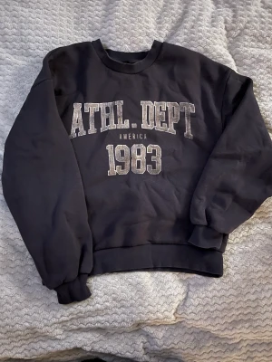 Sweatshirt  - Tröja som ej används från Ginatricot. I storlek xs men känns som en S/M