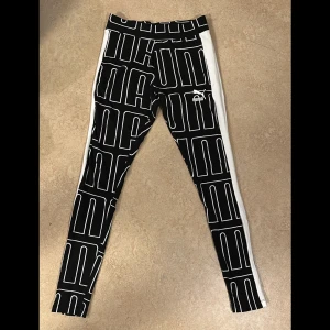 Puma träningstights - Använda 1 gång , storlek xs, 200kr