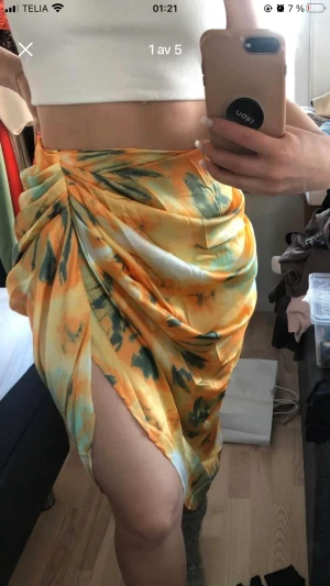 Kol med slits  - Säljer en kjol i storlek 34/36 