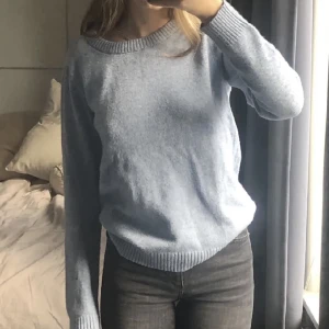 Stickad tröja - Stickad tröja från vila. Säljer för 70kr+frakt