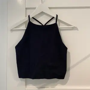 Säljer denna svarta topp/linne från H&M 💞
