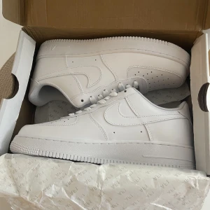 Nike air force 1 storlek 43 - Nike air force 1, storlek 43, helt nya.  Kvitto finns.