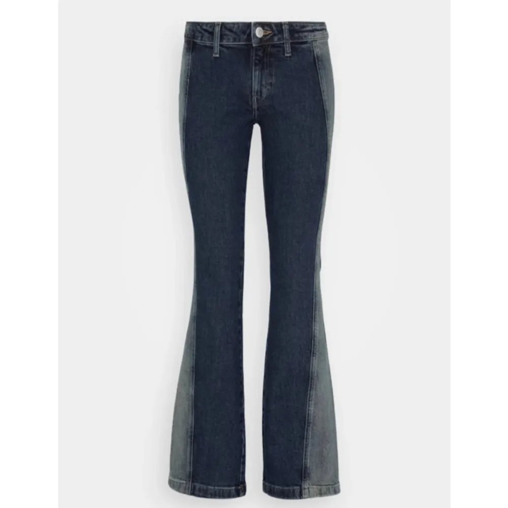 Säljer dessa as snygga slutsålda weekday jeans!😍 Helt nya. Bilderna är lånade! Originalpriset är 649. Jeans & Byxor.