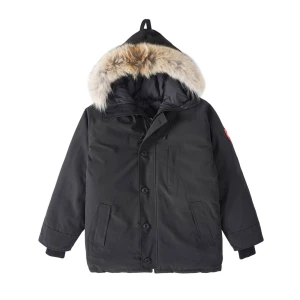 Canada goose chateau parka - Tillgänglig för beställning i alla storlekar & färger! Kontakta oss för vidare information!   Kvalitets garanti med äkta päls! 