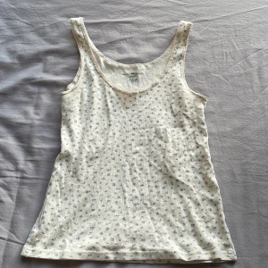 Brandy Melville linne💕 - Jätte gulligt och bekvämt Brandy linne. Skönt material, och i bra kondition💕❤️