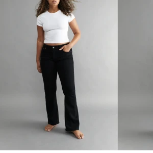 Jeans - säljer mina sånna här lågmidjade jeans från Gina❤️ jag har inte haft dom länge och knappt använt dom❤️ skirv privat för fler bilder passar även 36