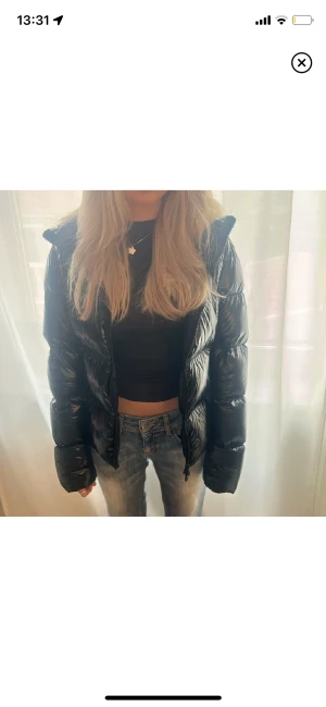  jack  - Jättefin jacka i nyckick, inga skador. Köpt för 3000kr på raglady. Tveka inte på att skriva för mer bilder o info