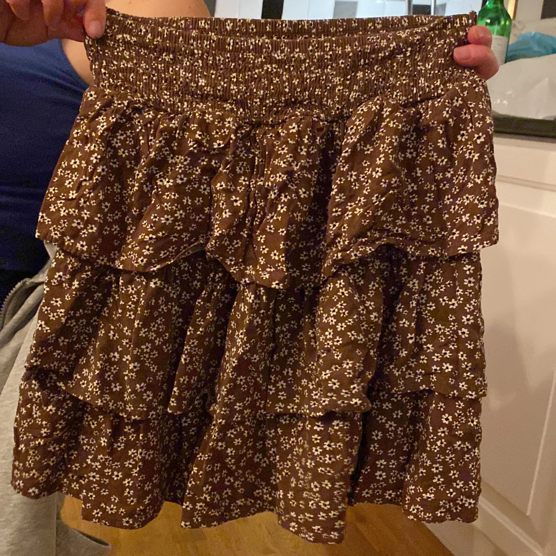 Brun vit blomig kjol!