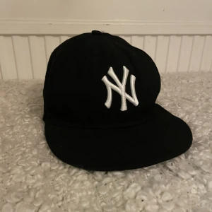 New era keps  - Aldrig använd så bra skick, säljer pga fel storlek 