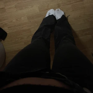 Jeans  - Mid rise jeans jag säljer dom för att dom är för små 😭jag är typ 36/38 