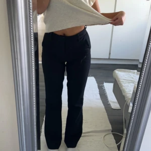 Kostymbyxor  - Jätte snygga kostymbyxor från bikbok i strl 36💓
