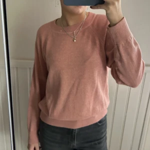 Filippa K tröja  - Säjer dennna fina stickade tröjan från Filippa K då den inte kommit till användning på senaste. Sitter som en M 🩷