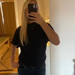 Zara blus  - super fin marinblå blus från zara i storlek S, slutsåld på hemsidan 💙🤍