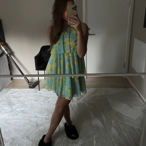 Zara klänning - Säljer denna super söta klänningen från zara