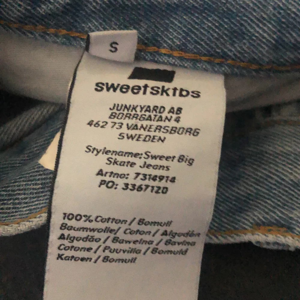 Jag säljer nu mina sweet sktbs jeans. För de inte används. Skick 10/10. Pris kan absolut diskuteras👍nypris 700. Kolla gärna in mina andra annonser:). Jeans & Byxor.