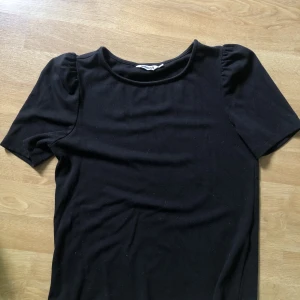 Topp med puffaxlar - Helt oanvänt