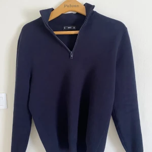 Halfzip från mango - Knappt använd, jätte fint skick tyvärr för liten för mig.
