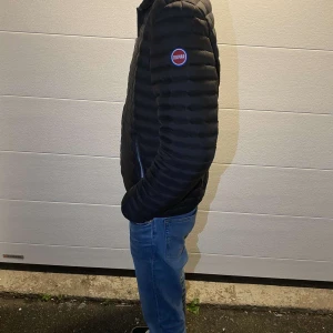 Colmar Jacka - Säljer denna asfeta Colmar jacka som är perfekt inför hösten, Skicket 9,5/10 Modellen på bilden är 178CM och väger 60KG pris kan diskuteras och sänkas med snabb affär , Tar emot byten! Skriv vid minsta lika fundering/MVH AYYECEOLIN