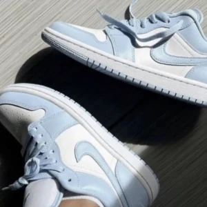 Jordans - Snygga blåa fräsha Jordans för 1000kr 