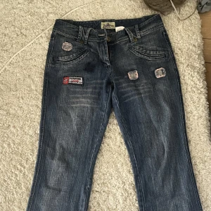 Joe Browns Jeans  - Nu säljer jag dessa as coola lågmidjade jeans från Joe Browns. Köpta secondhand i Köpenhamn men inte kommit till så mycket användning. Det står stl. 40 men skulle säga att de passar mer en 38. 
