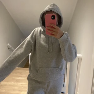 Hoodie  - Hoodie från bikbok, storlek xs