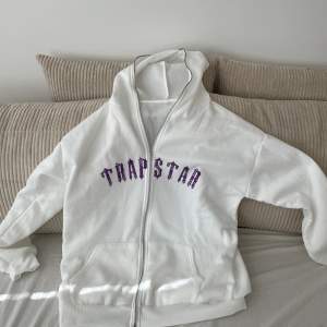 Hej! Säljer min Trapstar hoodie. 