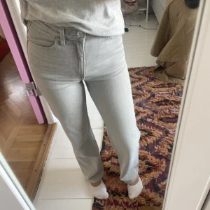 Gråa jeans - Från weekday🩶