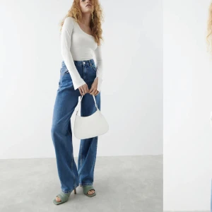 Långärmad tight topp - Ginatricot softtouch, ny skicka säljs för 200 mitt pris 100 kr. Använd 1 gång. 