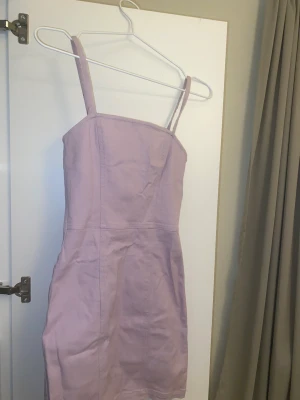 Ljuslila klänning - ”Jeansklänning” använd några gånger bra skick