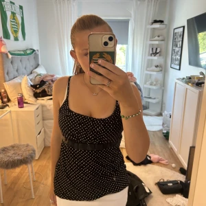 prickig skön topp - super gullig topp, kommer ej till användning 