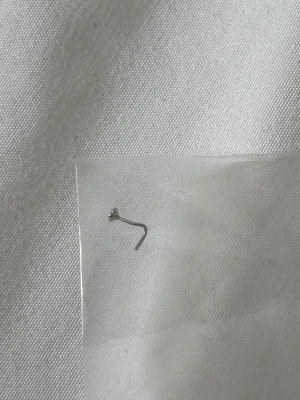Liten näspiercing - En liten näspiercing från India piercing! Helt o oanvänd. 50 inkl frakt