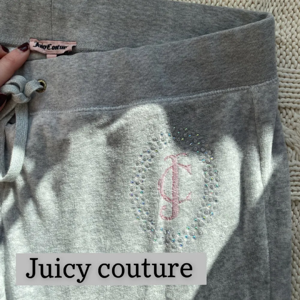 Juicy Couture sweatpants! Jag är 170, och brukar ha stl s Frakt står köparen för💋. Jeans & Byxor.