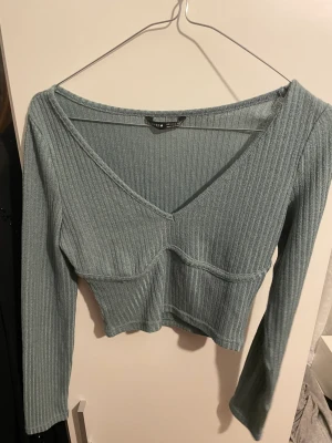 topp Strl S -  Strl S men passar även för xs, har knappt använd den 