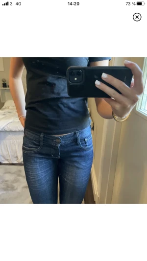 Lågmidjade blå jeans - Jättefina straight/bootcut blå jeans ❤️ Köpte på Plick men passade inte mig tyvärr                   Lånade bilder ❤️