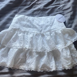 Kjol 🤍 - köpt på shein och var för liten så helt oanvänd🤍skriv för fler frågor! 